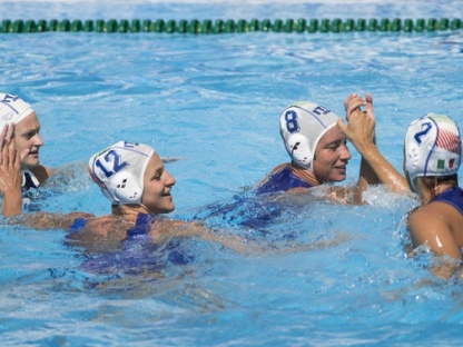 Il Setterosa festeggia il 10-9 rifilato agli Stati Uniti