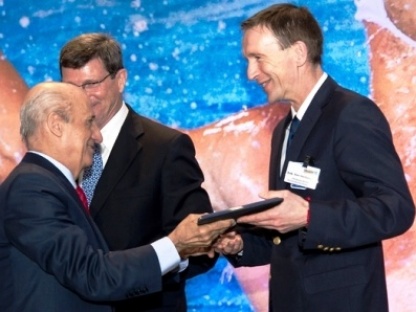 Julio Cesar Maglione FINA President (L) 