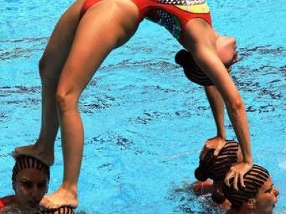 The Spanish synchronized swimming team performs its routine, 13 October 2007, in the Synchronized Swimming World Trophy 2007 at the Maria Lenka Aquatic Center in Rio de Janeiro, Brazil. Spain won the free routine category.    AFP PHOTO / ANTONIO SCORZA (Photo credit should read ANTONIO SCORZA/AFP/Getty Images)