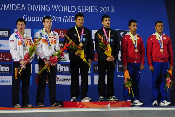 GUADALAJARA, MEXICO - MAY 17: Victor Minibaev and Artem Chesakov form Russia silver medal, German Sanchez and Ivan Garcia from Mexico gold medal and, Jose Antonio Aguirre and Jeinkler Aguirre form Cuba bronze medal of the Men's 10 meters Platform Synchronized Finals of the FINA MIDEA Diving World Series 2013 at Pan American Aquatic Center on May 17, 2013 in Guadalajara, Mexico. (Photo by Hector Vi