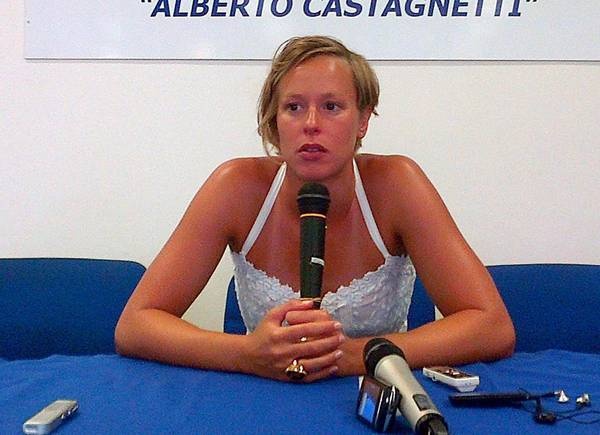 Federica Pellegrini durante la conferenza stampa del 14 luglio.jpg