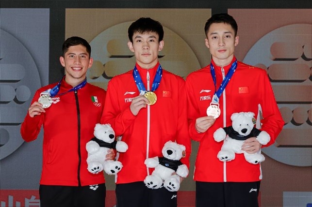 podio piattafroma maschile podio piattafroma maschile