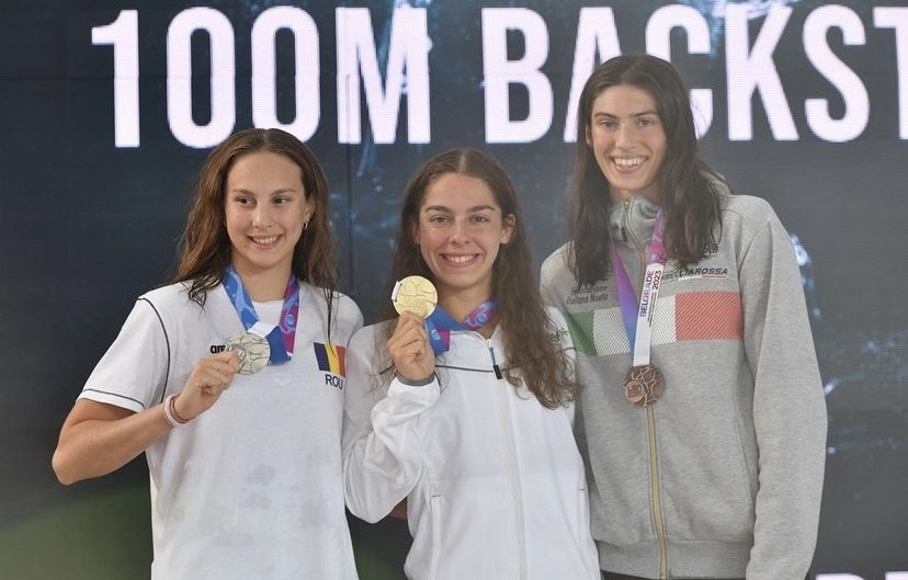 podio 100 dorso femminile