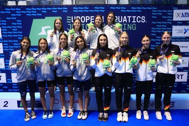 podio 4x200 sl femminile