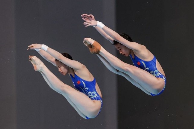 Hongchan Quan e Yuxi Chen Hongchan Quan e Yuxi Chen