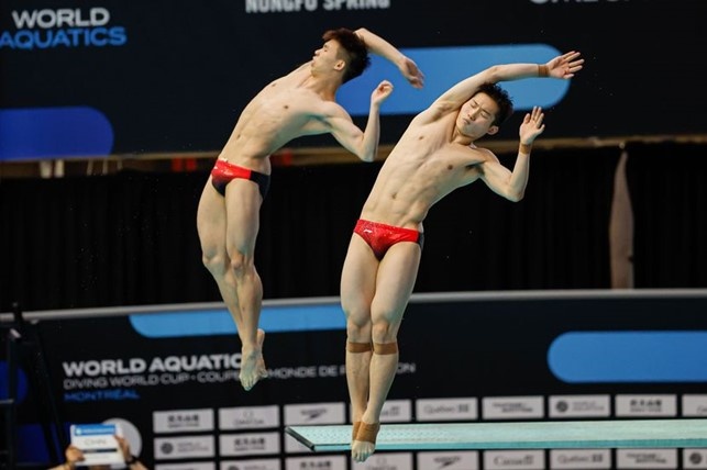 Daoyi Long e Zongyuan Wang Daoyi Long e Zongyuan Wang