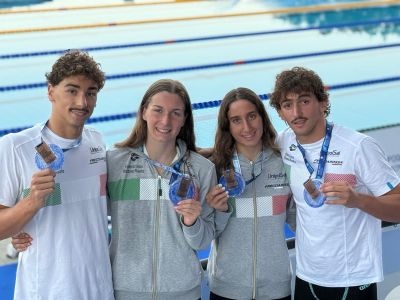 4x100 stile libero mixed - italia