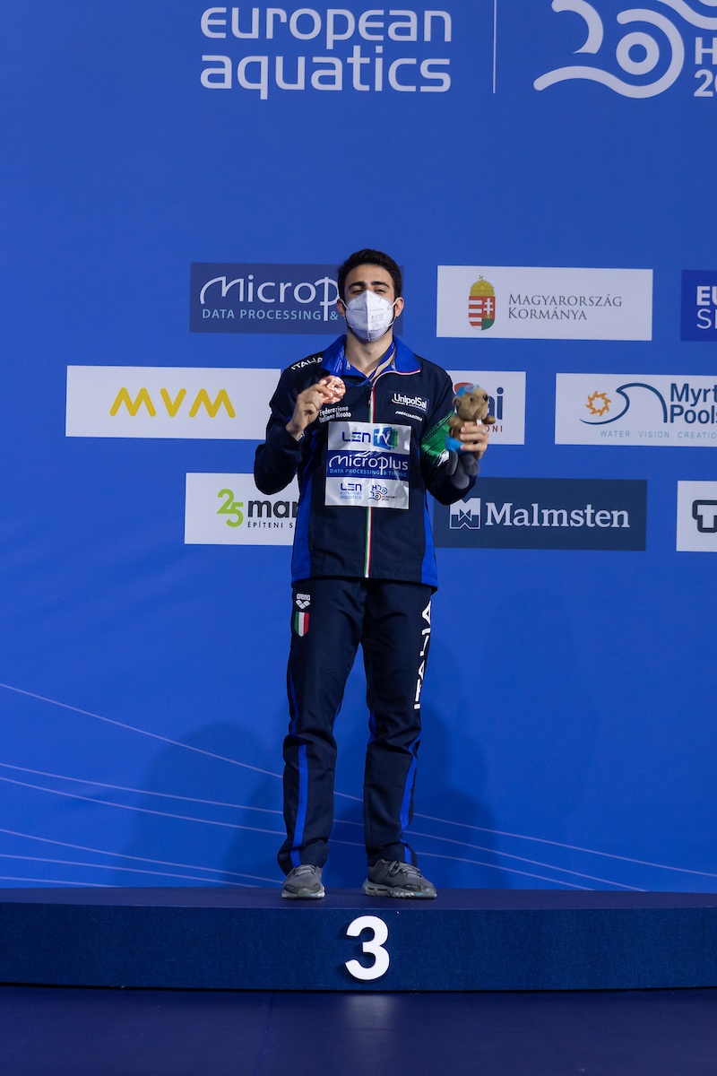 Giovanni Tocci con il bronzo Giovanni Tocci con il bronzo