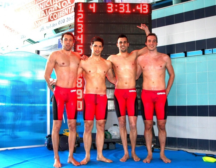 La 4x100 sl M 100-119 della Gymnasium Spilimbergo in posa dopo il record mondiale master realizzato