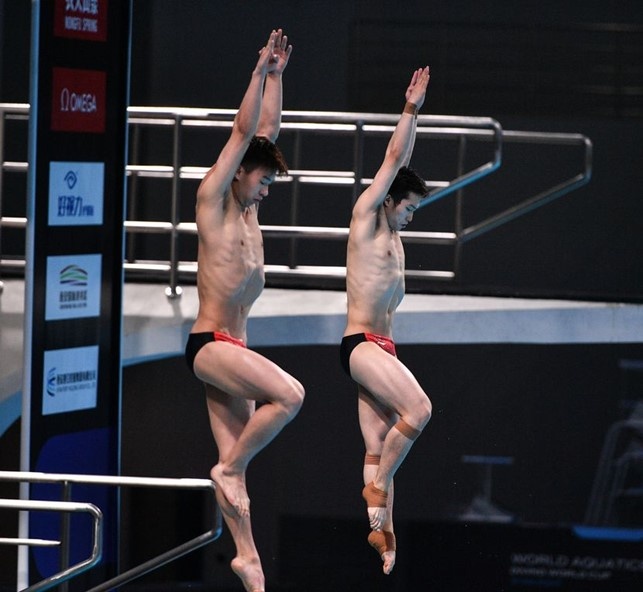 Daoyi Long e Zongyuan Wang Daoyi Long e Zongyuan Wang