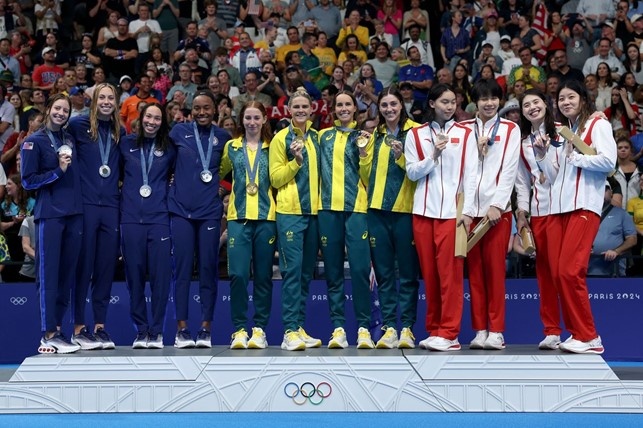 podio 4x100 sl femminile podio 4x100 sl femminile