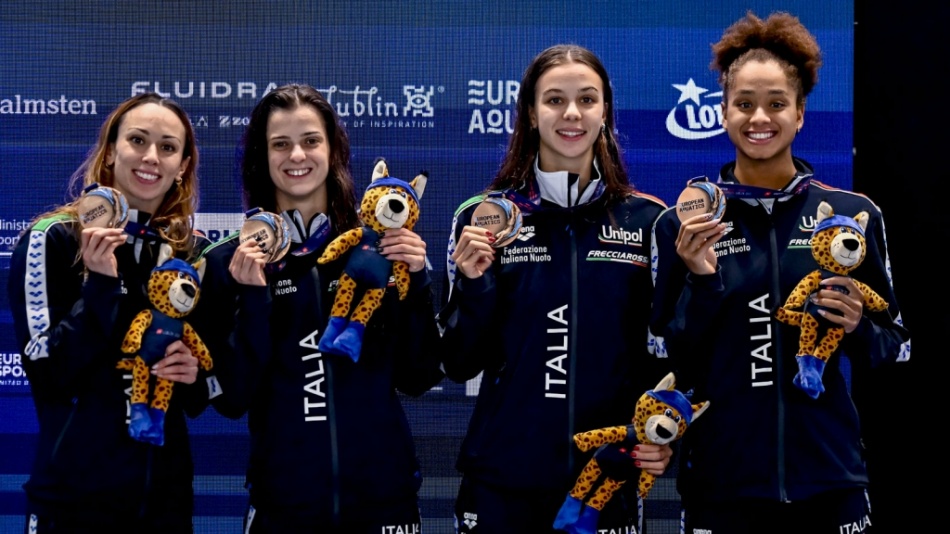 staffetta 4x50 mista femminile - italia