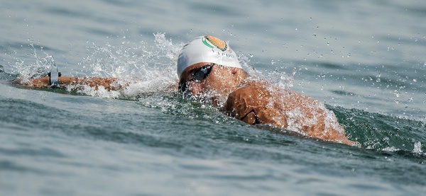 Mario Sanzullo in azione agli Assoluti in acque libere 2014, a Bracciano