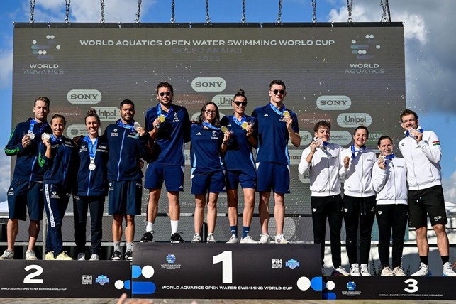 podio staffetta 4x1500 mixed