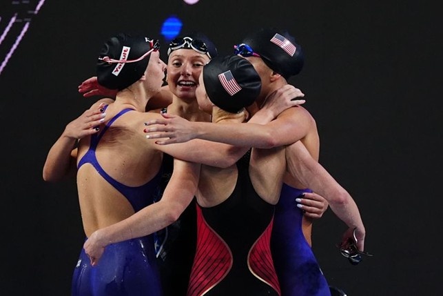 staffetta 4x100 mista femminile - usa