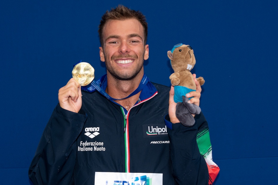 Gregorio Paltrinieri con l'oro